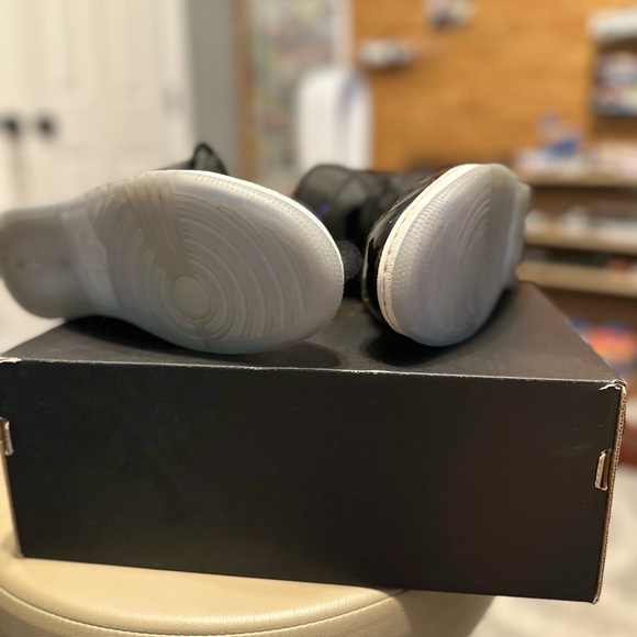 Nike Air Jordan - 1 Mid - 6Y - Black Patent - Picture 5 of 5